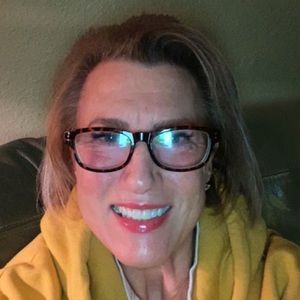 Meet your Posher, Carrie